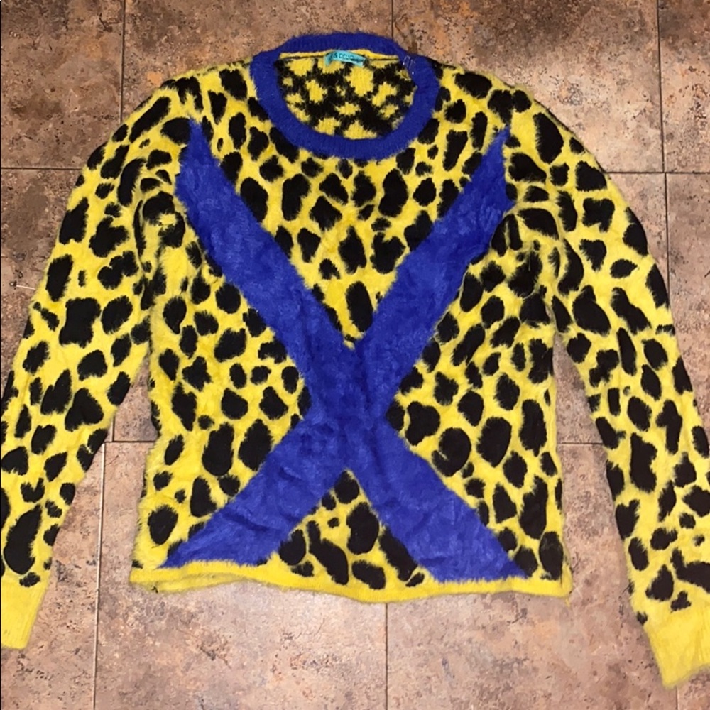 Sweater top size small